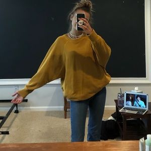 Golden sweatshirt with pockets:)